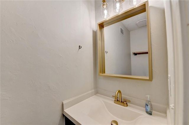 7111 Saint Charles Square, Roswell, GA 30075