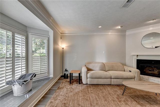 7111 Saint Charles Square, Roswell, GA 30075