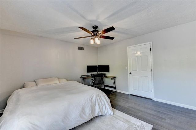 7111 Saint Charles Square, Roswell, GA 30075