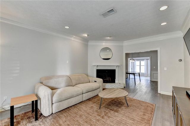 7111 Saint Charles Square, Roswell, GA 30075