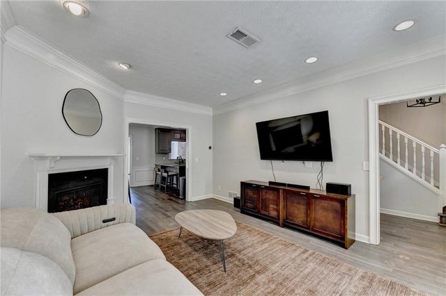 7111 Saint Charles Square, Roswell, GA 30075