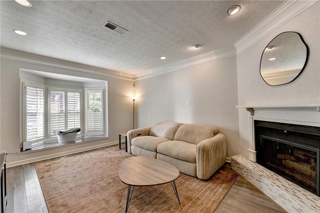 7111 Saint Charles Square, Roswell, GA 30075