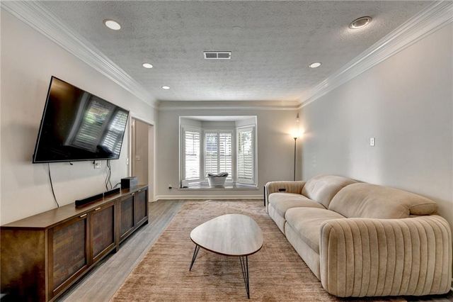 7111 Saint Charles Square, Roswell, GA 30075