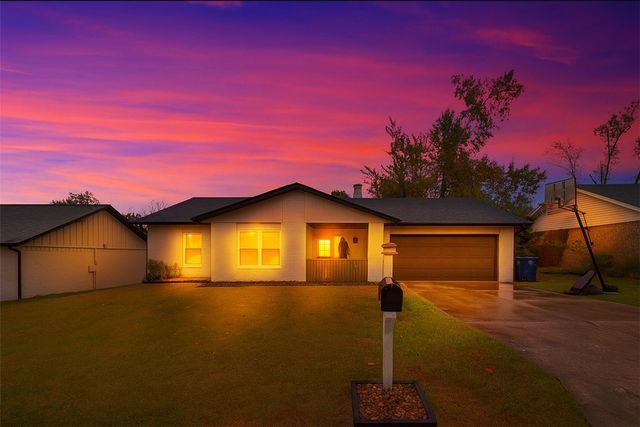 2713 W Gum Street, Rogers, AR 72758