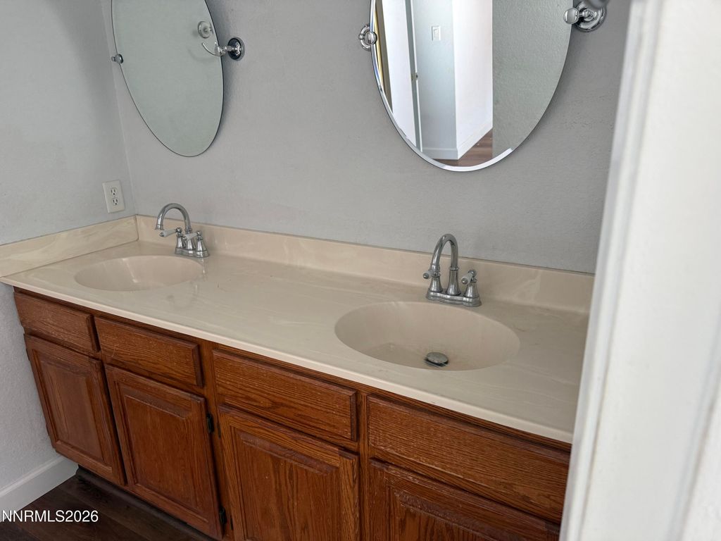 Image 11 of property listing at 1522 Satellite Drive, Sparks, NV 89436