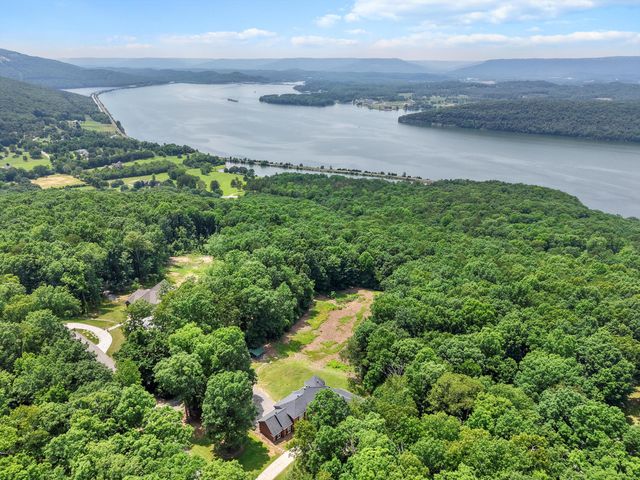 310 Bluffs Road N, South Pittsburg, TN 37380