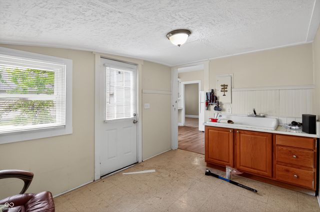 225 S State Street, Greenfield, IN 46140