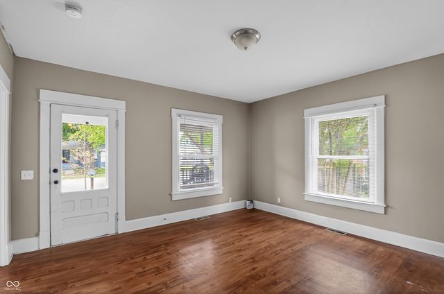 225 S State Street, Greenfield, IN 46140