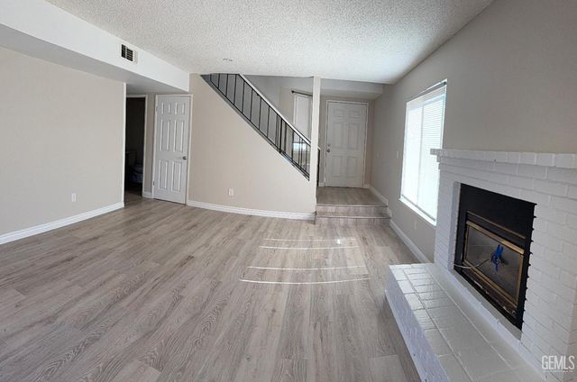 1304 Canyon Court, Bakersfield, CA 93307