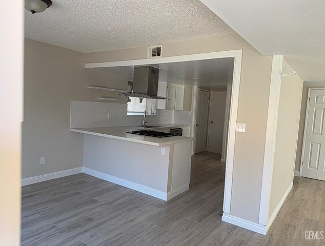 1304 Canyon Court, Bakersfield, CA 93307