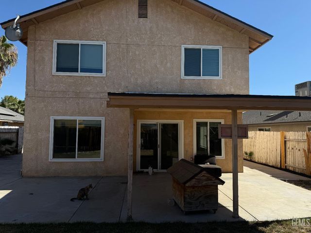 1304 Canyon Court, Bakersfield, CA 93307