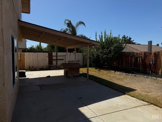 1304 Canyon Court, Bakersfield, CA 93307