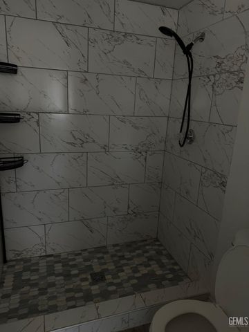 1304 Canyon Court, Bakersfield, CA 93307