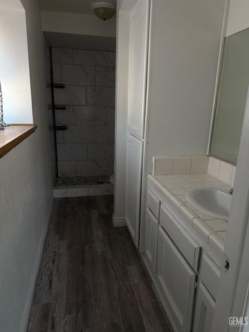 1304 Canyon Court, Bakersfield, CA 93307