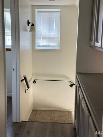 1304 Canyon Court, Bakersfield, CA 93307