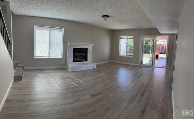 1304 Canyon Court, Bakersfield, CA 93307