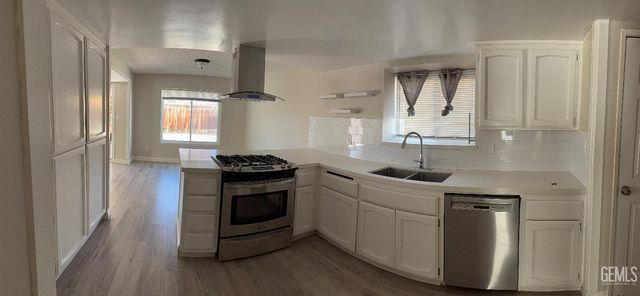 1304 Canyon Court, Bakersfield, CA 93307