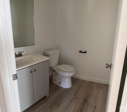 1304 Canyon Court, Bakersfield, CA 93307