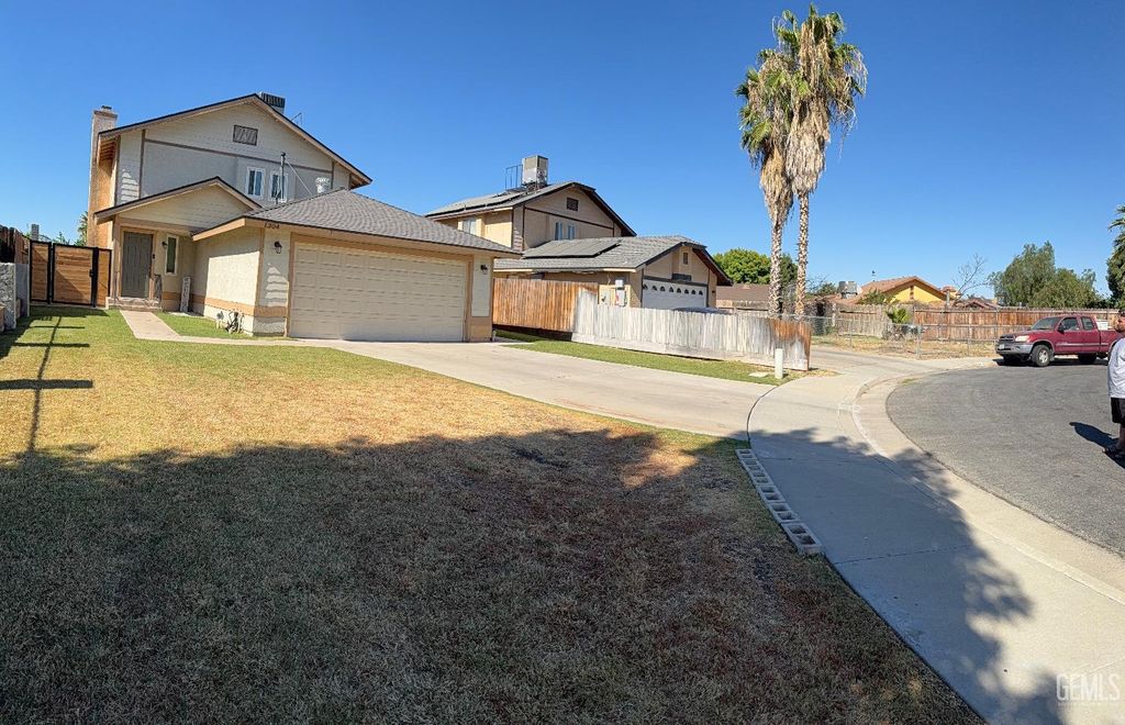 1304 Canyon Court, Bakersfield, CA 93307