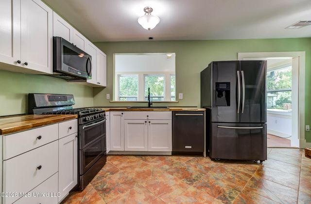 200 E 2nd Street, Long Beach, MS 39560