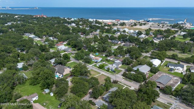 200 E 2nd Street, Long Beach, MS 39560