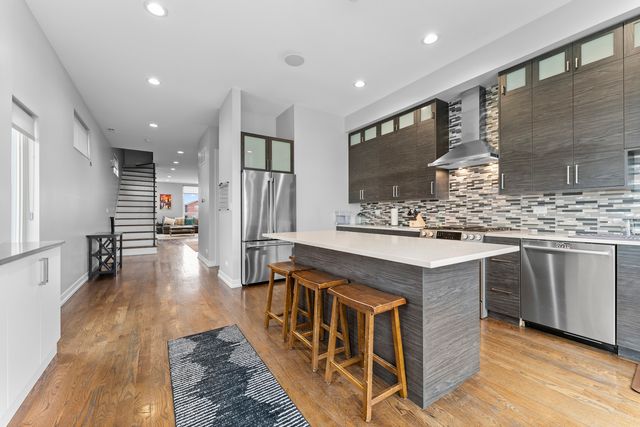 2437 W Jackson Boulevard, Chicago, IL 60612