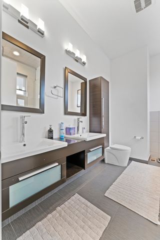 2437 W Jackson Boulevard, Chicago, IL 60612