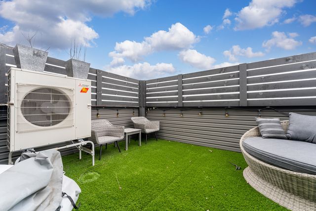 2437 W Jackson Boulevard, Chicago, IL 60612