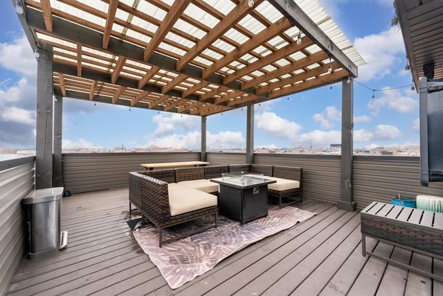 2437 W Jackson Boulevard, Chicago, IL 60612