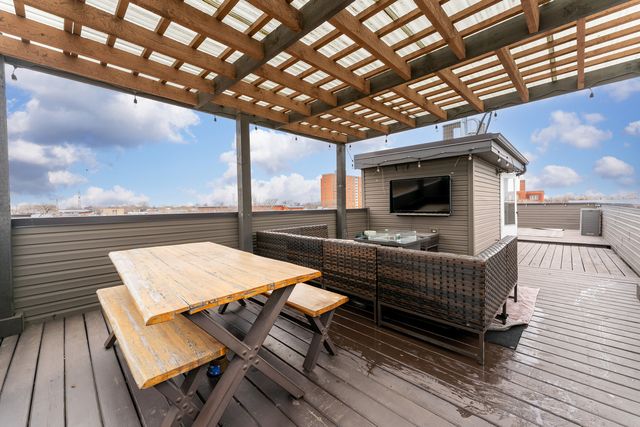 2437 W Jackson Boulevard, Chicago, IL 60612