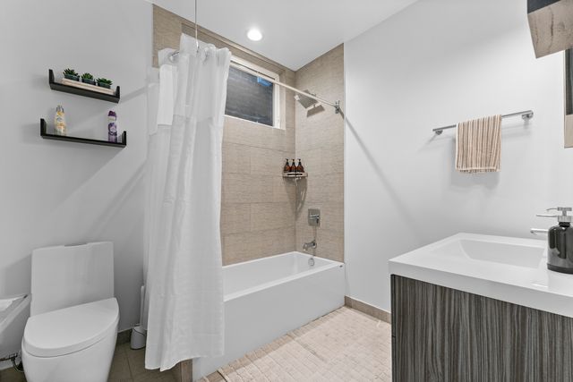 2437 W Jackson Boulevard, Chicago, IL 60612