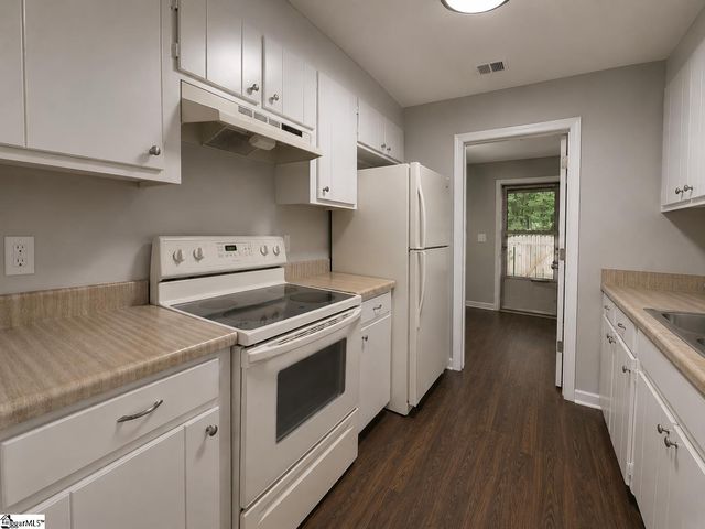 26 Oakwood Drive, Greenville, SC 29609