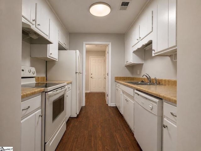 26 Oakwood Drive, Greenville, SC 29609