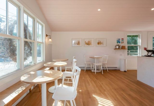 162 Main St, Essex, MA 01929