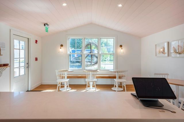 162 Main St, Essex, MA 01929