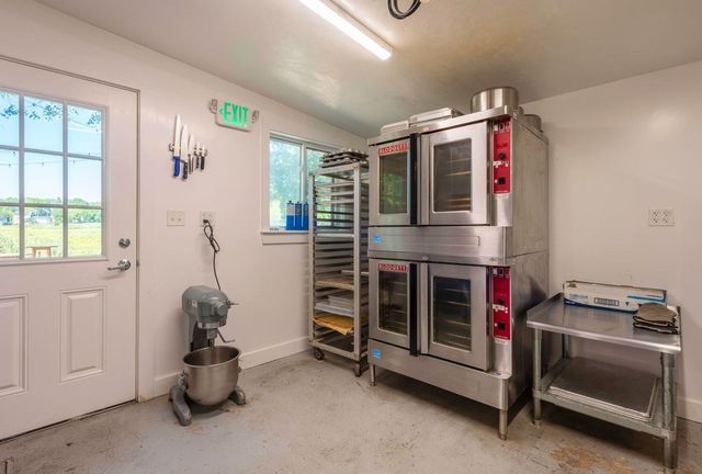 162 Main St, Essex, MA 01929