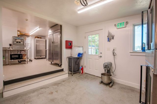 162 Main St, Essex, MA 01929