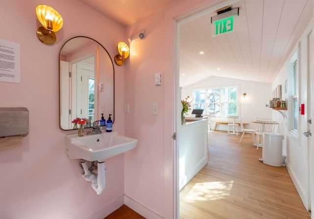 162 Main St, Essex, MA 01929