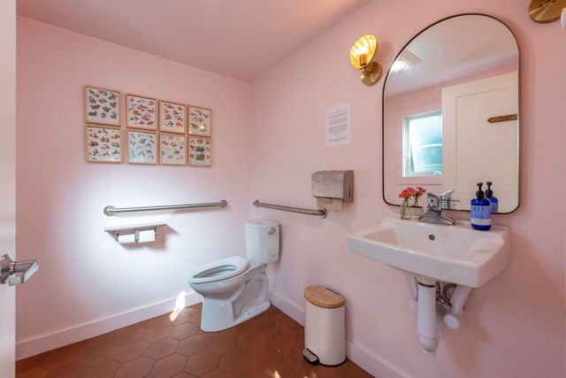 162 Main St, Essex, MA 01929