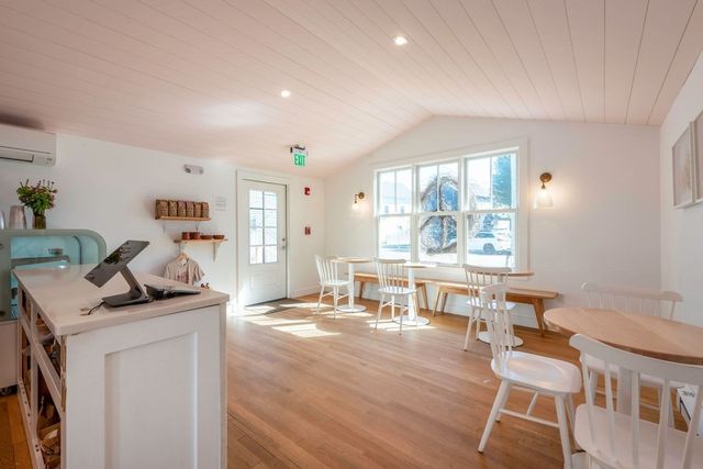 162 Main St, Essex, MA 01929