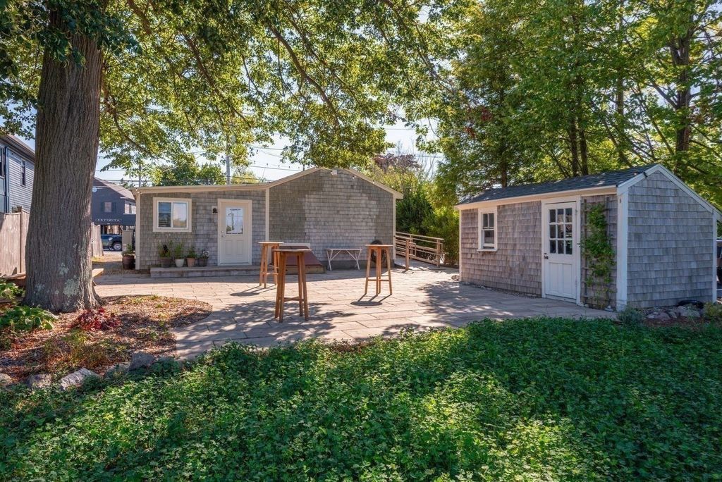 162 Main St, Essex, MA 01929