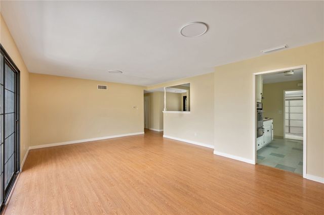 11833 Pounds, Whittier, CA 90604