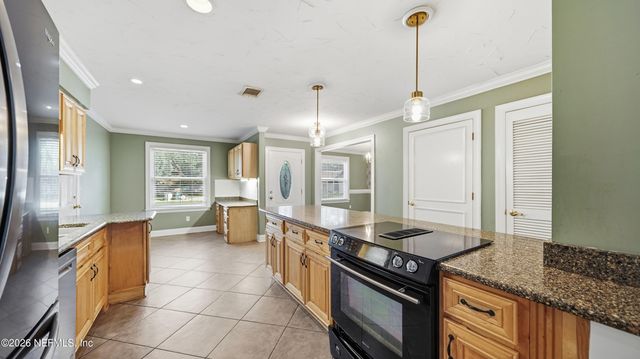 5340 GATHERING OAKS Court E, Jacksonville, FL 32258