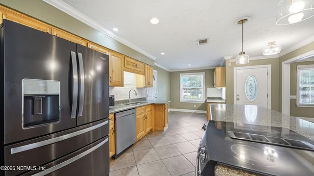 5340 GATHERING OAKS Court E, Jacksonville, FL 32258