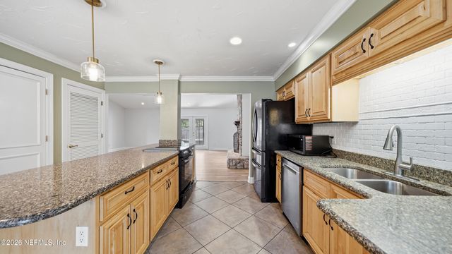 5340 GATHERING OAKS Court E, Jacksonville, FL 32258