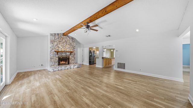 5340 GATHERING OAKS Court E, Jacksonville, FL 32258