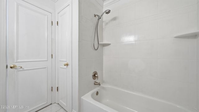 5340 GATHERING OAKS Court E, Jacksonville, FL 32258