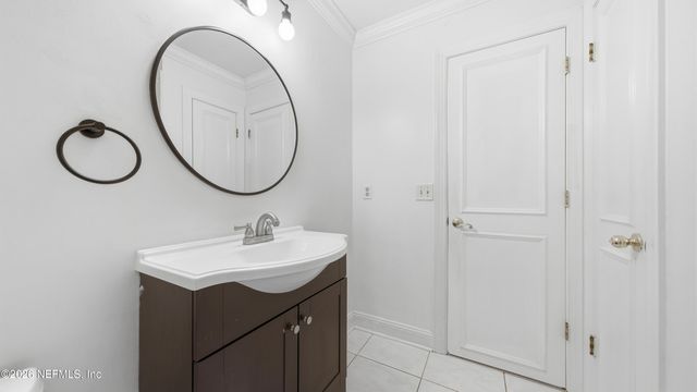 5340 GATHERING OAKS Court E, Jacksonville, FL 32258