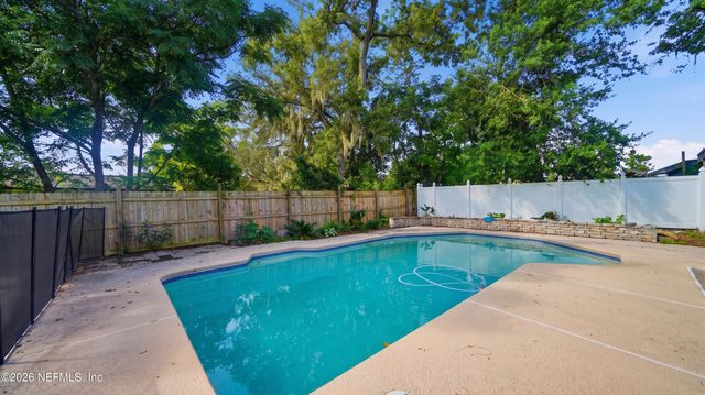 5340 GATHERING OAKS Court E, Jacksonville, FL 32258