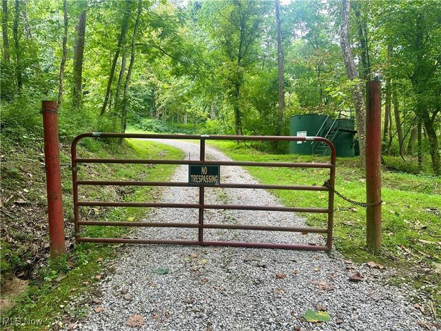 325 N Fork Road, New Matamoras, OH 45767